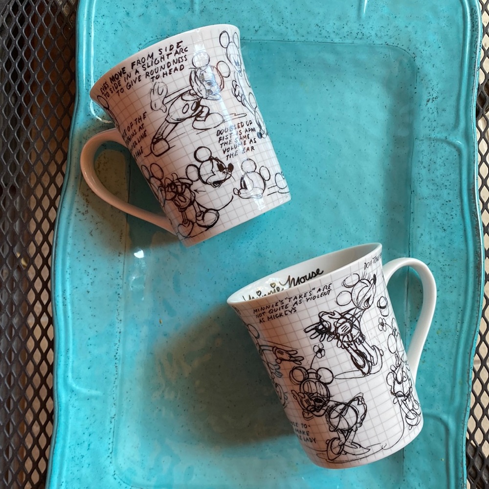 Mickey and Minnie Disney mugs. Set of 2.